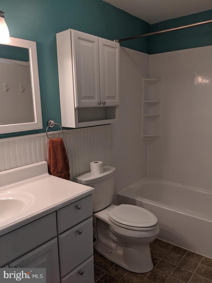 CHESTNUT GROVE - Residential Lease