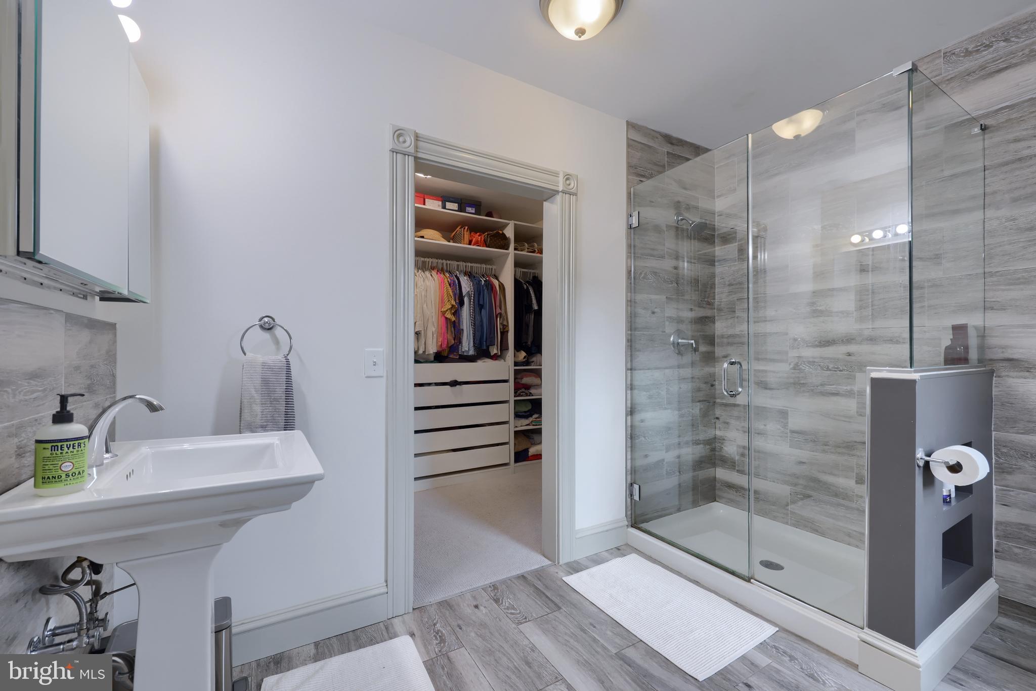 CHESTNUT HILL - Residential