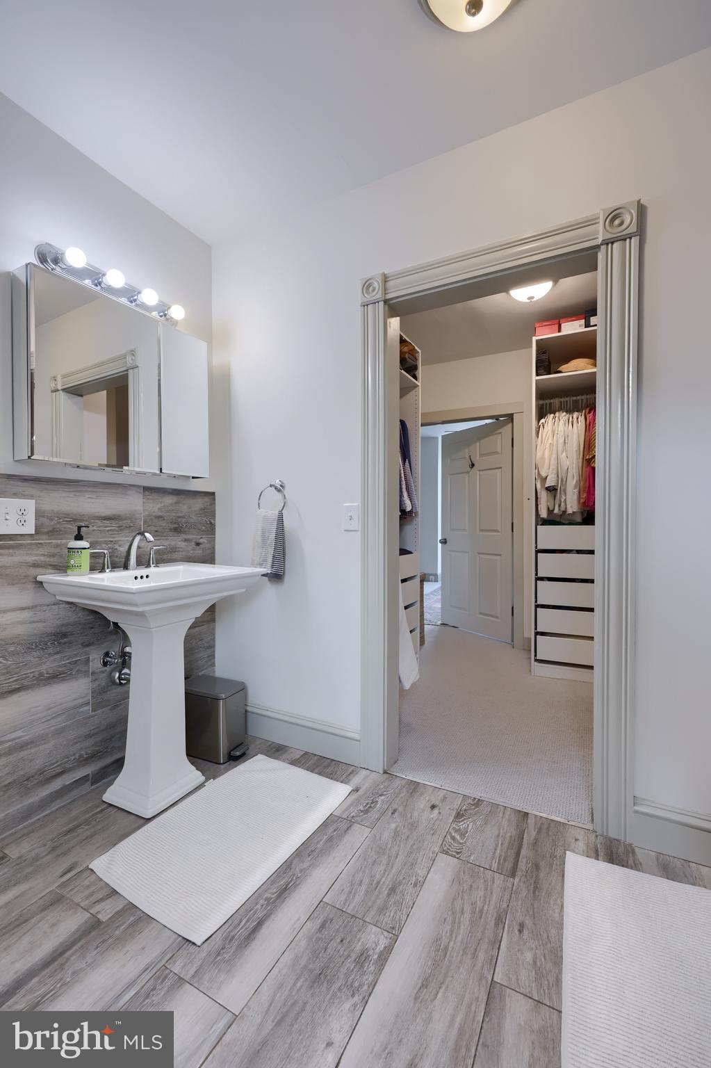 CHESTNUT HILL - Residential