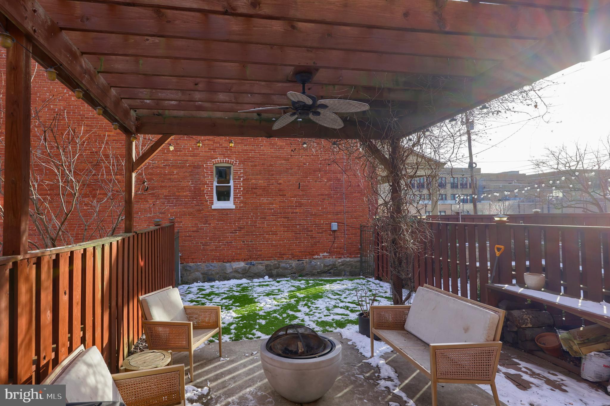 CHESTNUT HILL - Residential