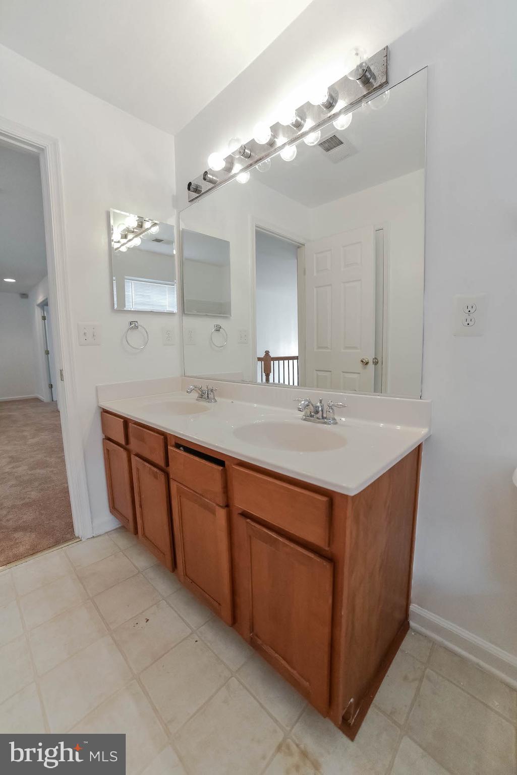 WESTBURY WEST - Residential Lease