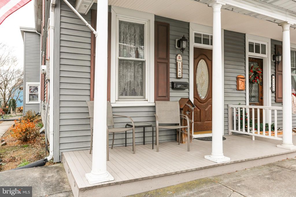 Photo of 124 E LINCOLN AVE, LITITZ, PA 17543 (MLS # PALA2029012)