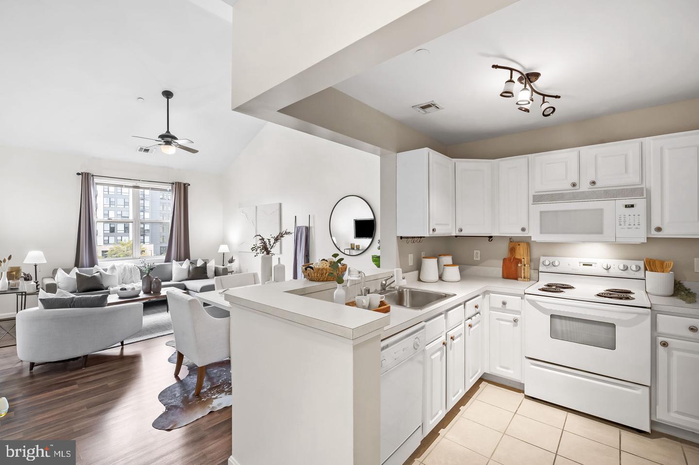 PIERSIDE AT HARBORVIEW - Residential