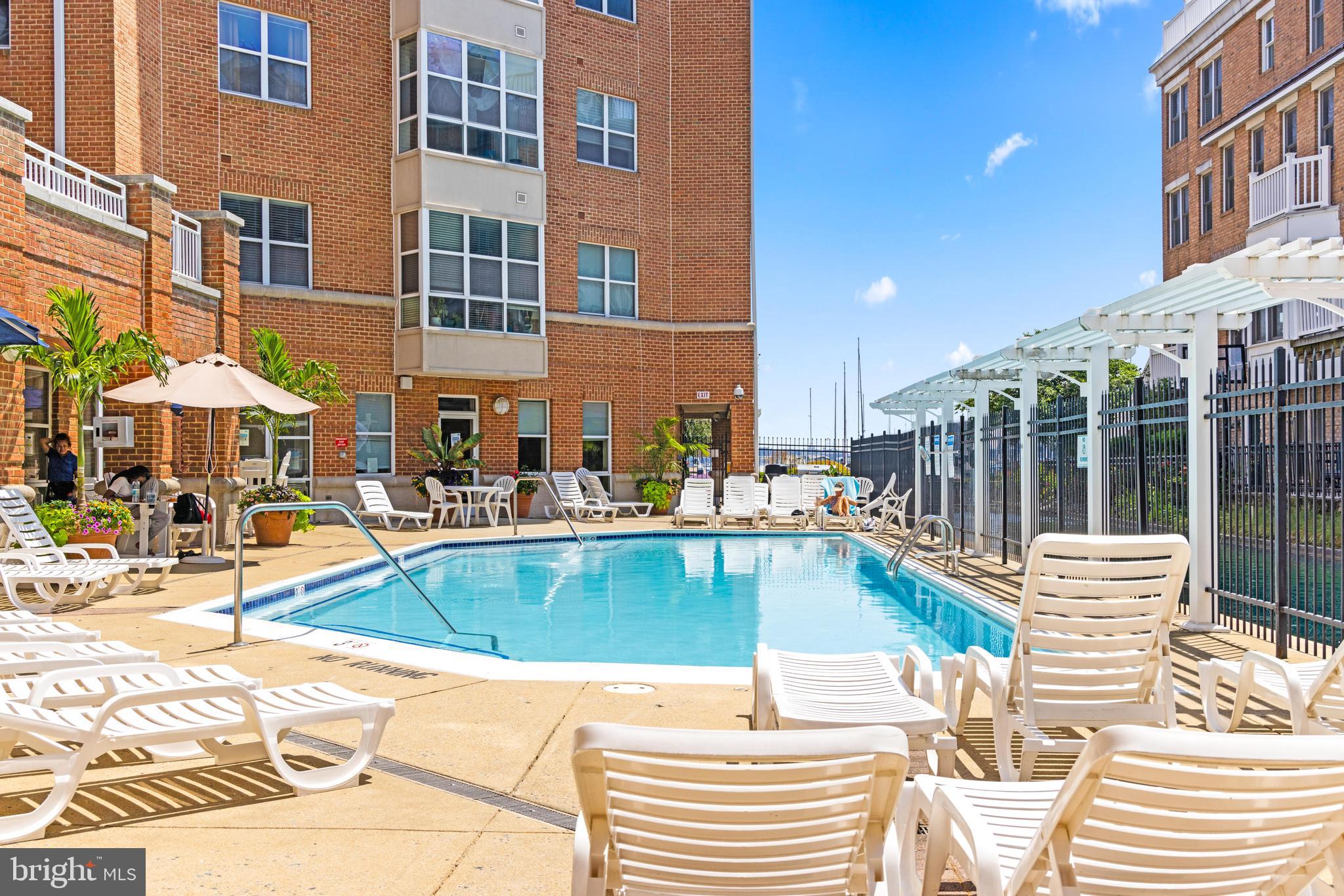 PIERSIDE AT HARBORVIEW - Residential