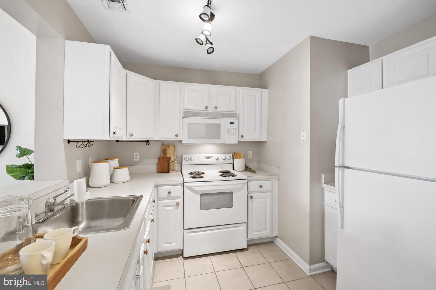 PIERSIDE AT HARBORVIEW - Residential