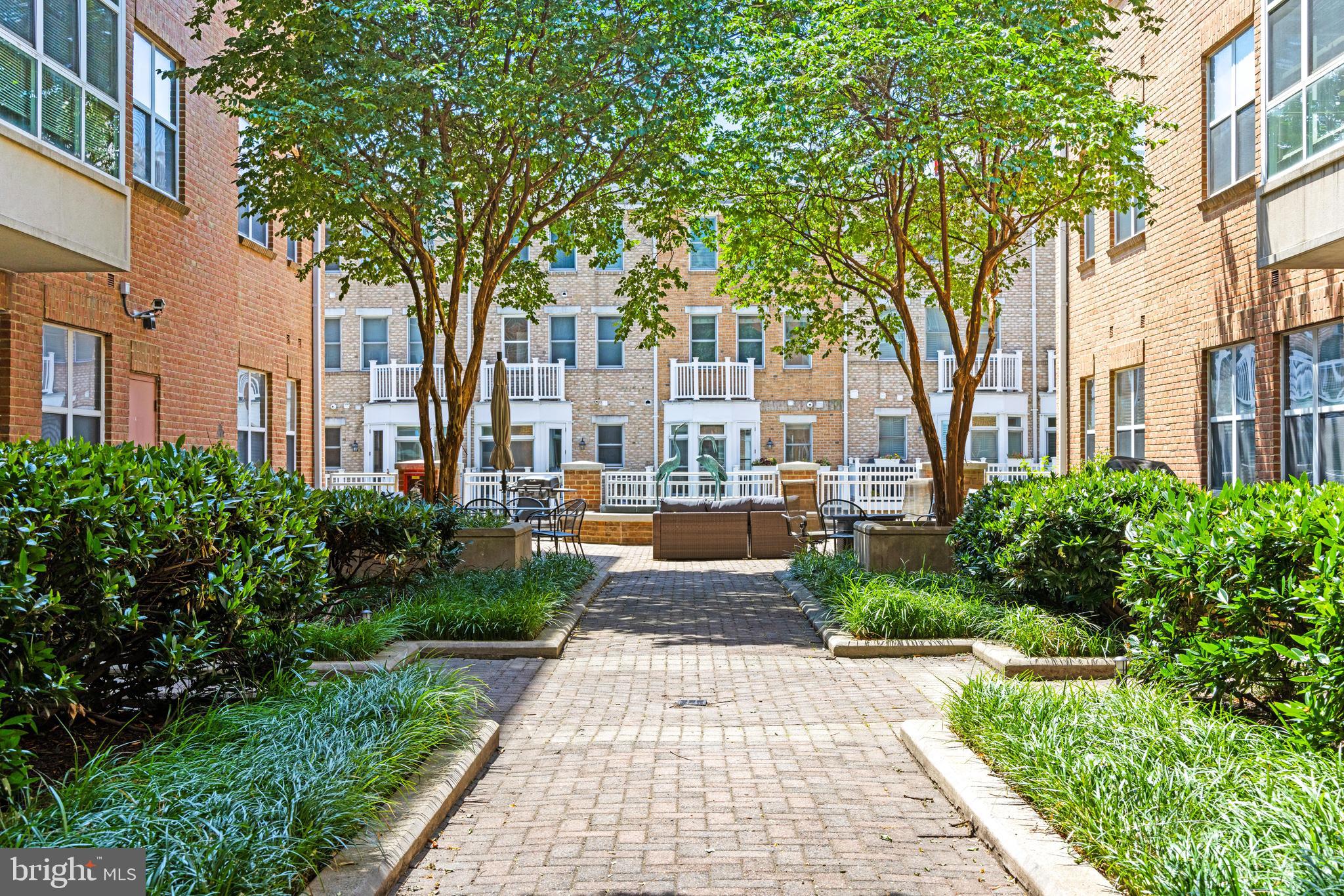 PIERSIDE AT HARBORVIEW - Residential