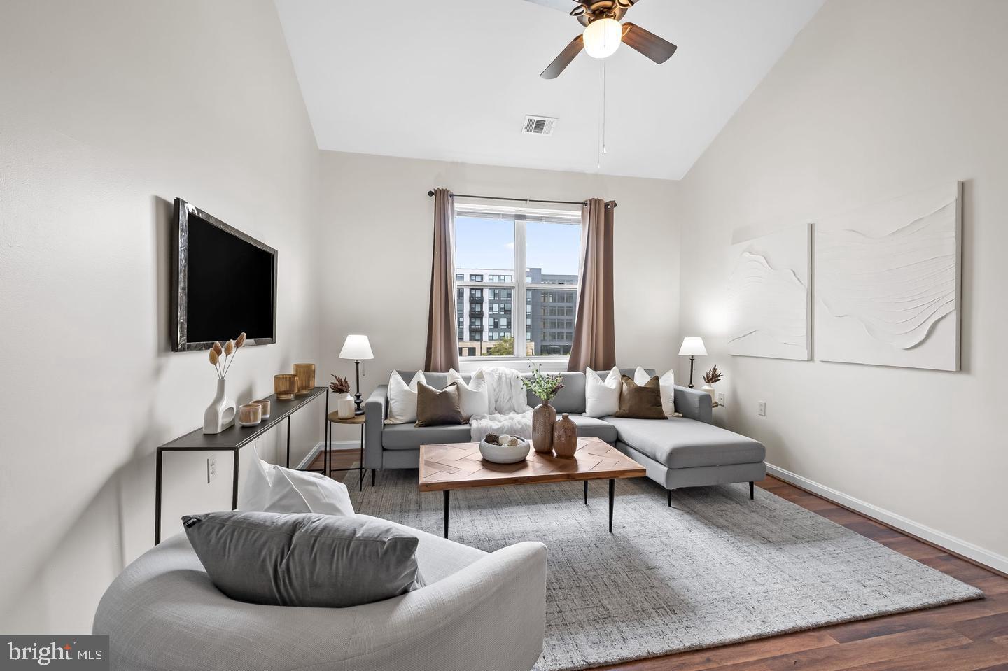 PIERSIDE AT HARBORVIEW - Residential