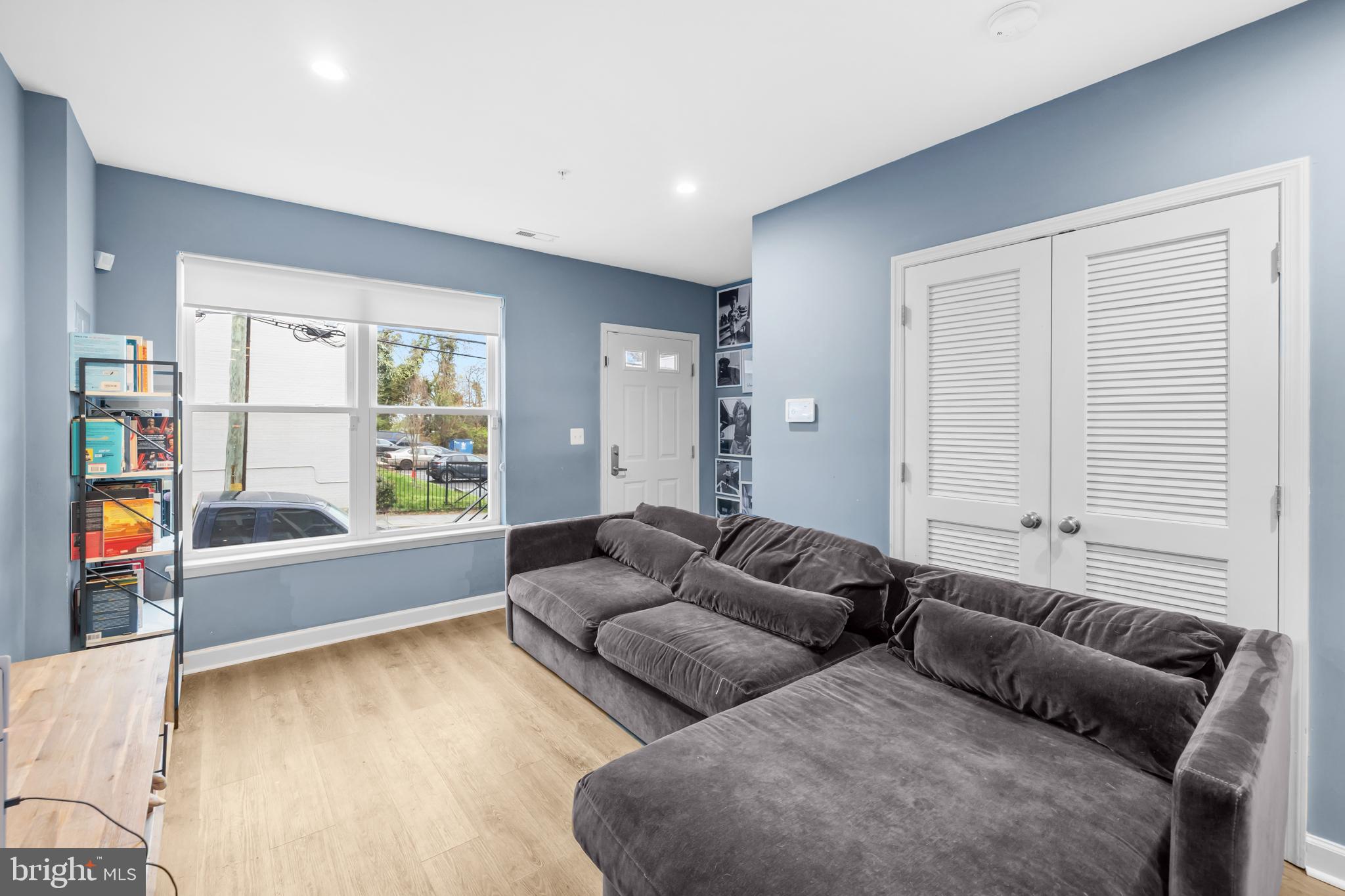 2210 HUNTER PLACE SE