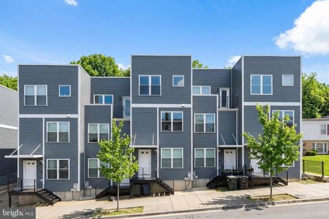 2210 HUNTER PLACE SE WASHINGTON DC 20020