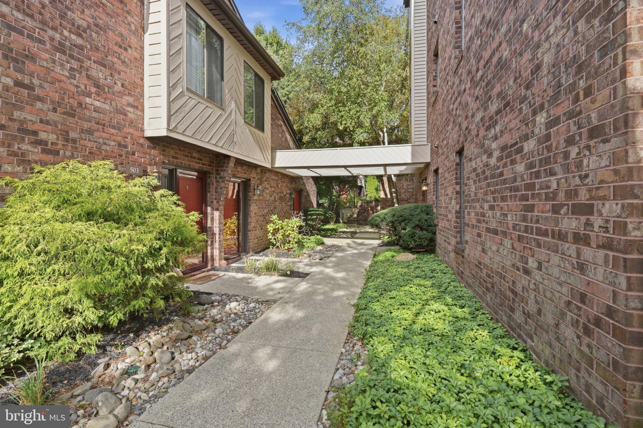 404 MOUNTAINVIEW DRIVE 404