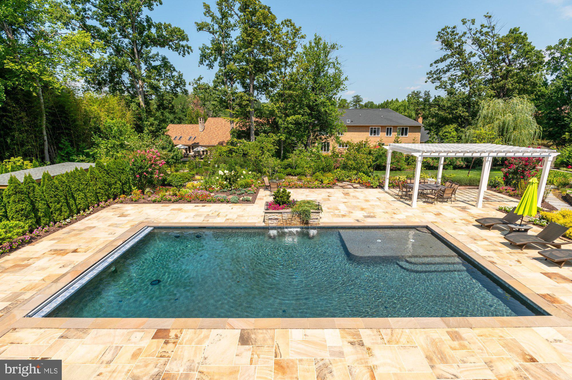 POTOMAC VILLAGE - Residential