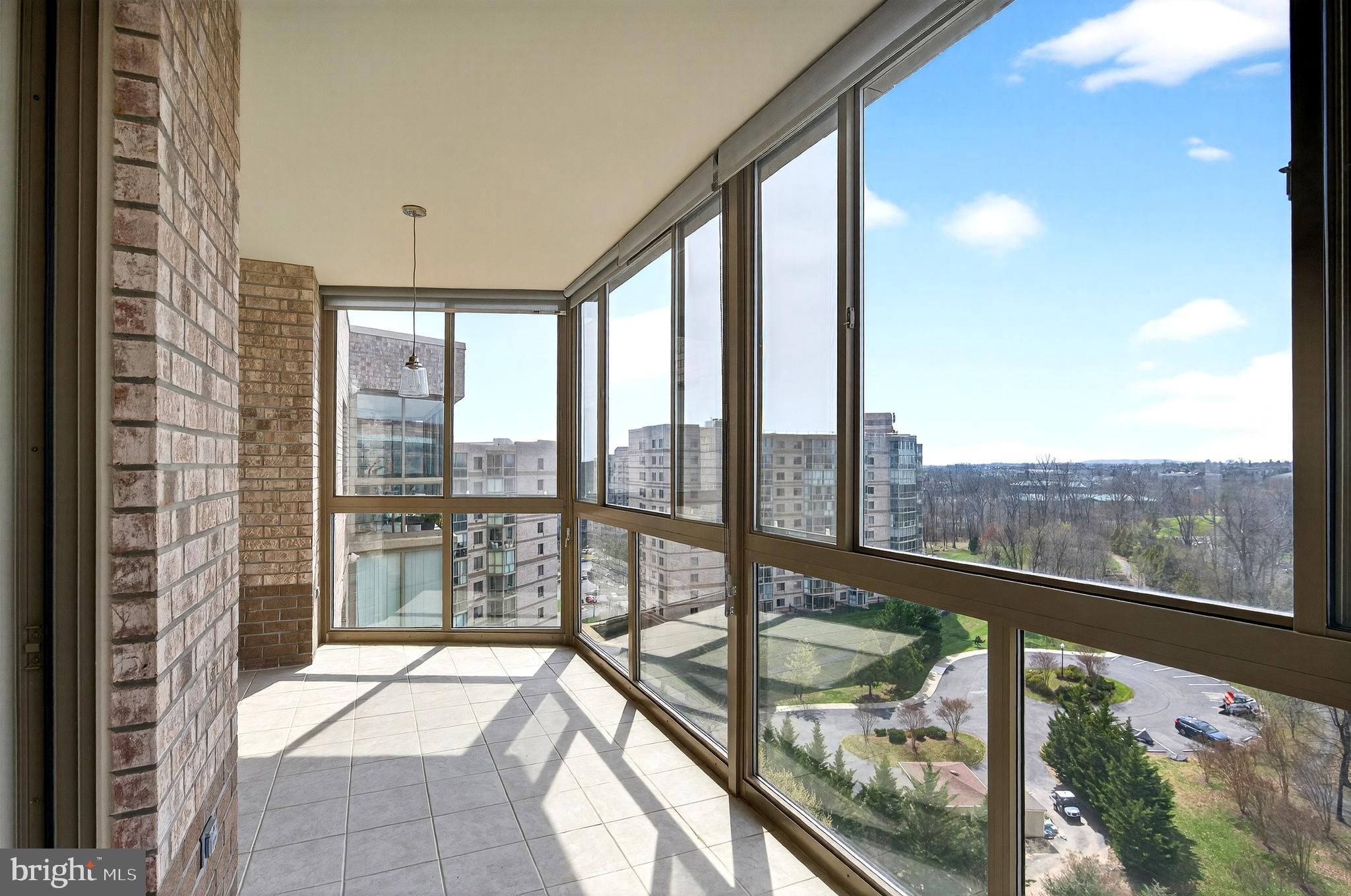 LANSDOWNE WOODS - Residential