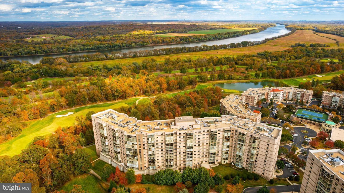 LANSDOWNE WOODS - Residential