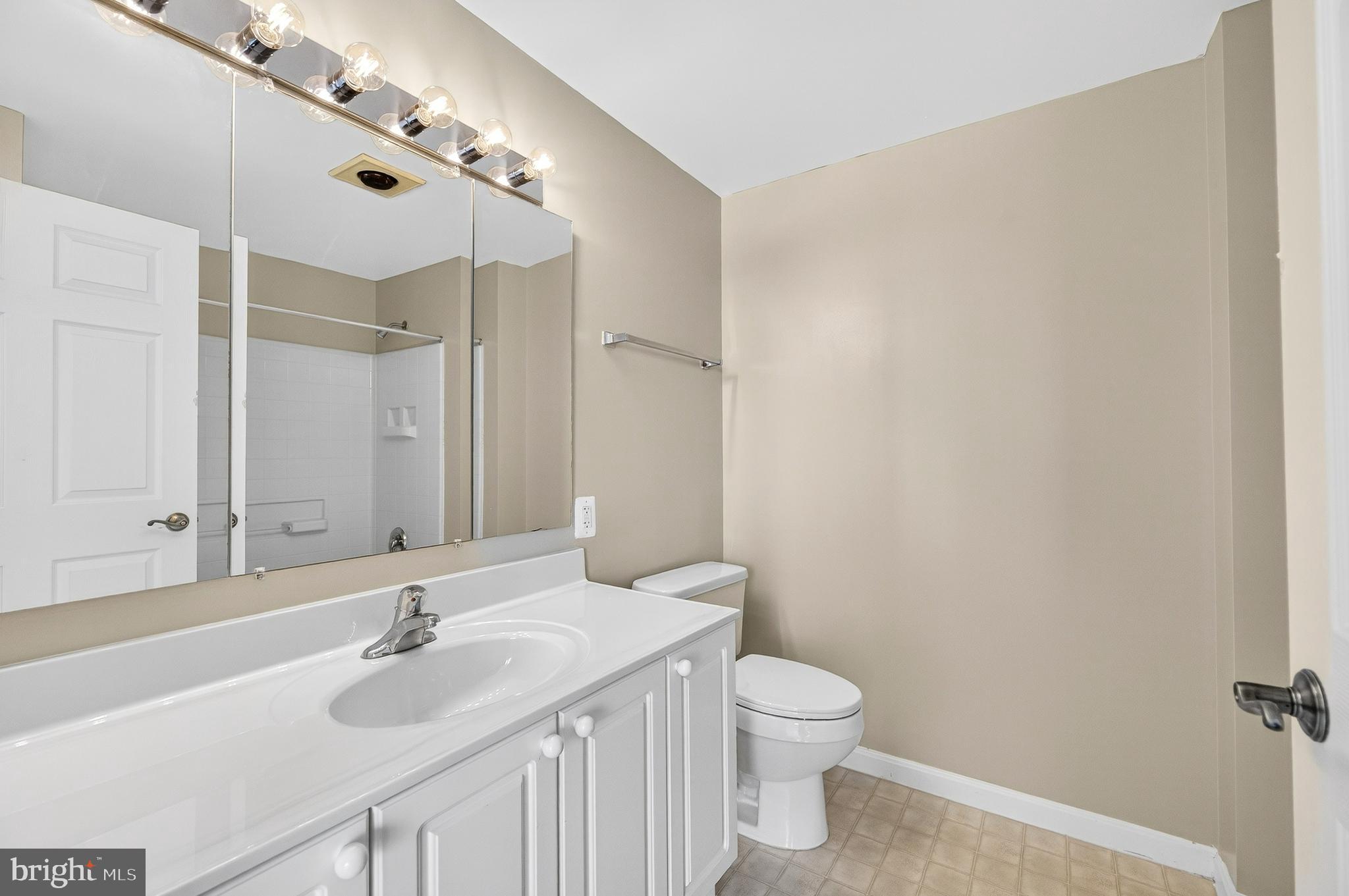 LANSDOWNE WOODS - Residential