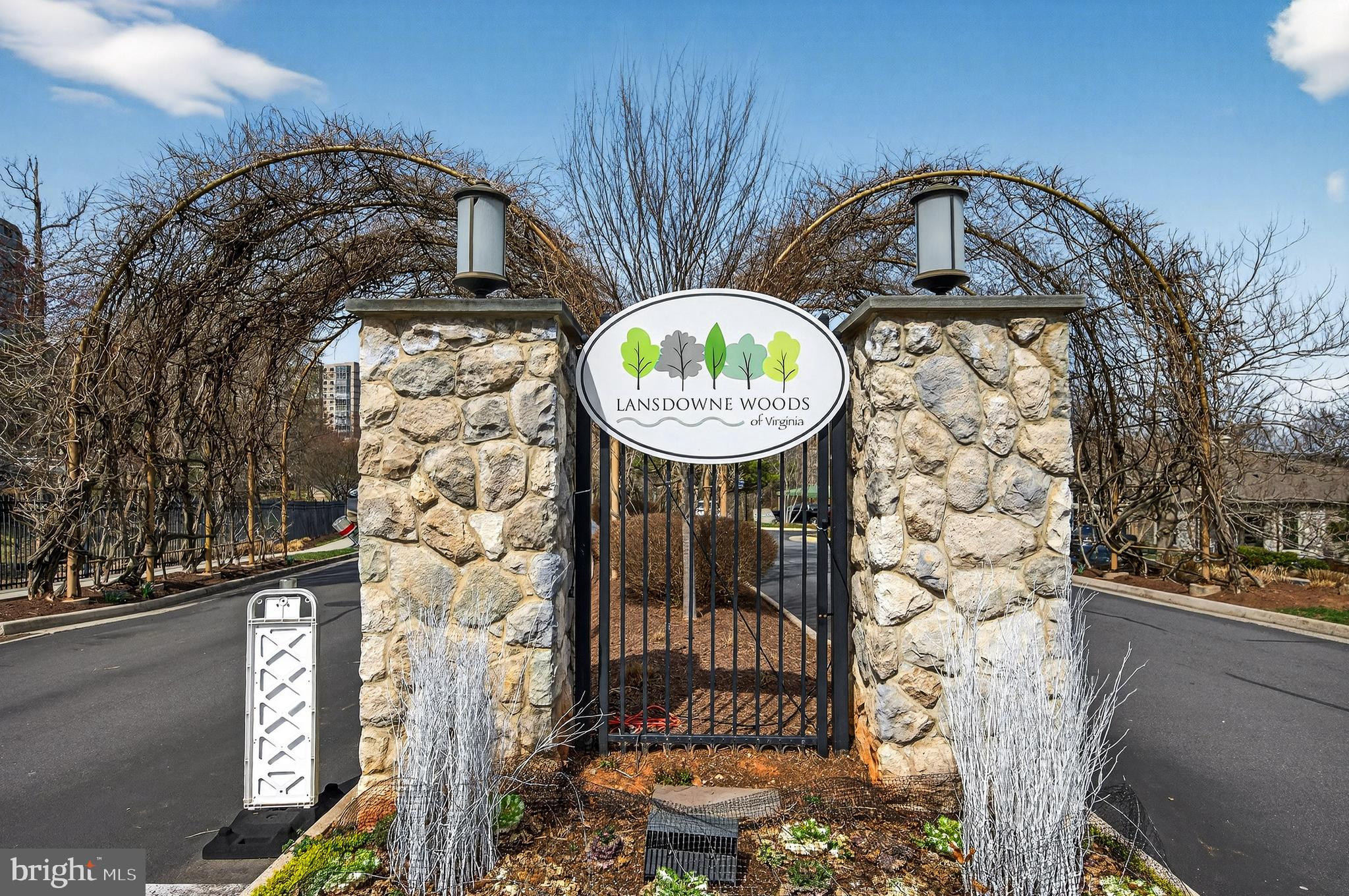 LANSDOWNE WOODS - Residential