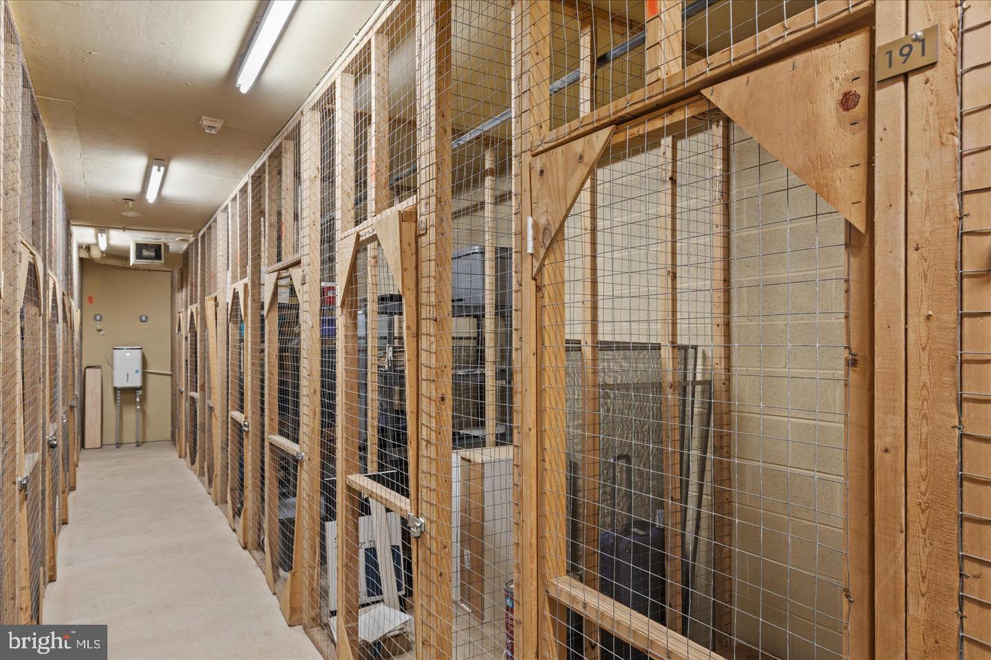 LANSDOWNE WOODS - Residential