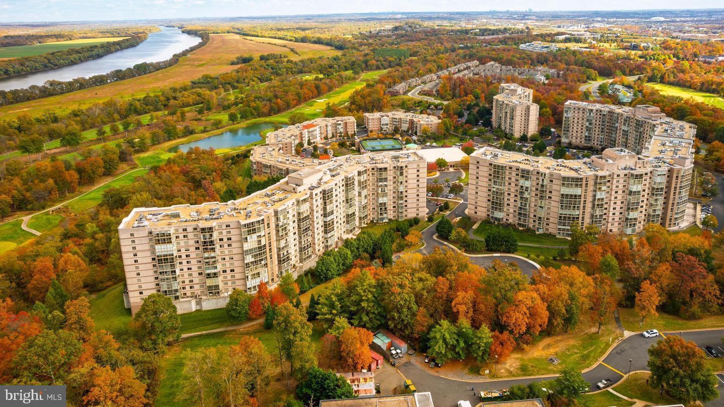 LANSDOWNE WOODS - Residential