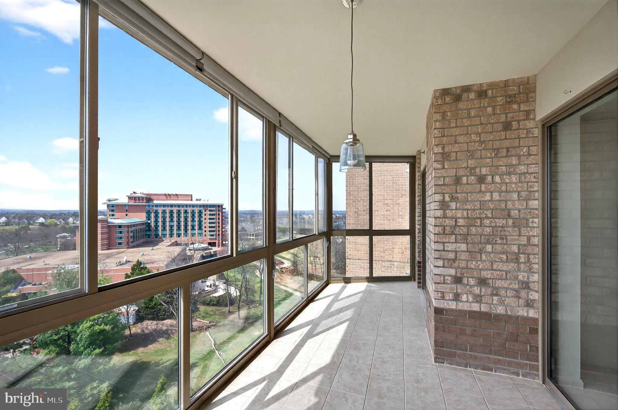 LANSDOWNE WOODS - Residential