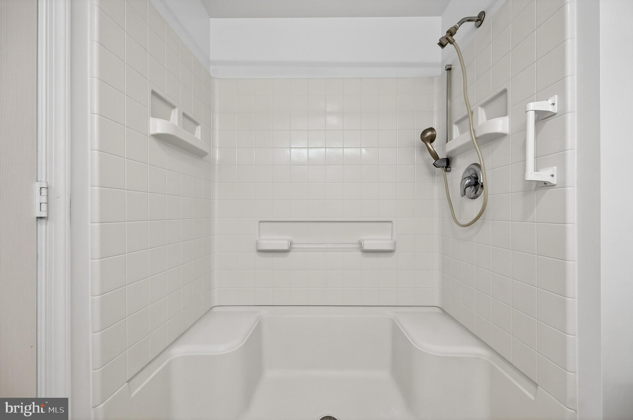 LANSDOWNE WOODS - Residential