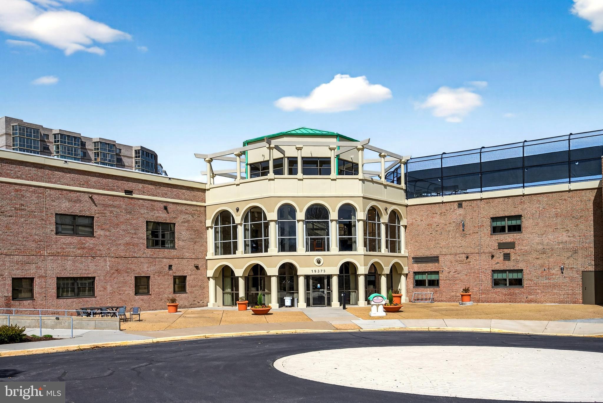 LANSDOWNE WOODS - Residential