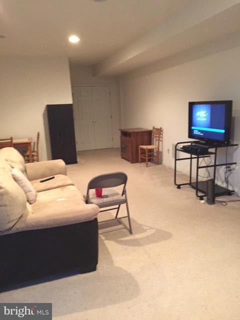 GLENKIRK ESTATES - Residential Lease