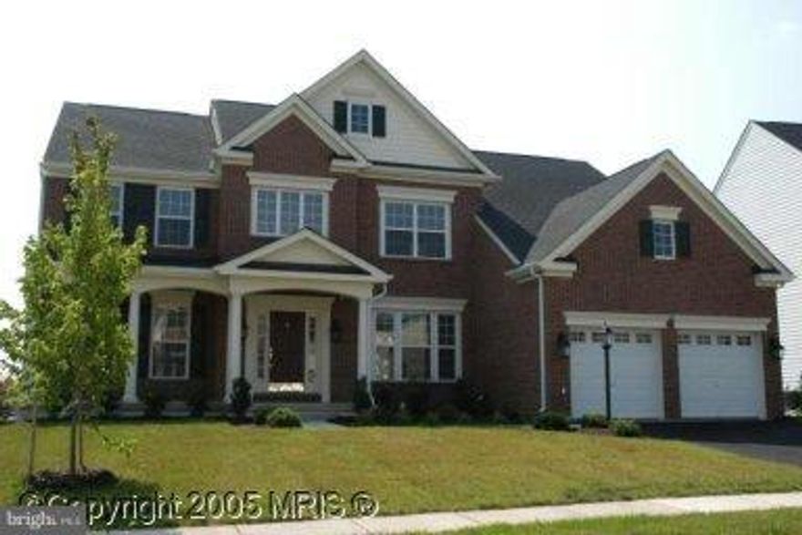 The perfect luxury house neighborhood. 5 Bed + 1 Bonus room, 4.5 bath, 2 car garages, BRAND NEW PAINTING, hardwood floor, two story open foyer and family room, huge master bedroom, granite counter top, full bath in walkout basement, convenient location, minutes from shopping, schools and VRE, Must see, text William for questions.