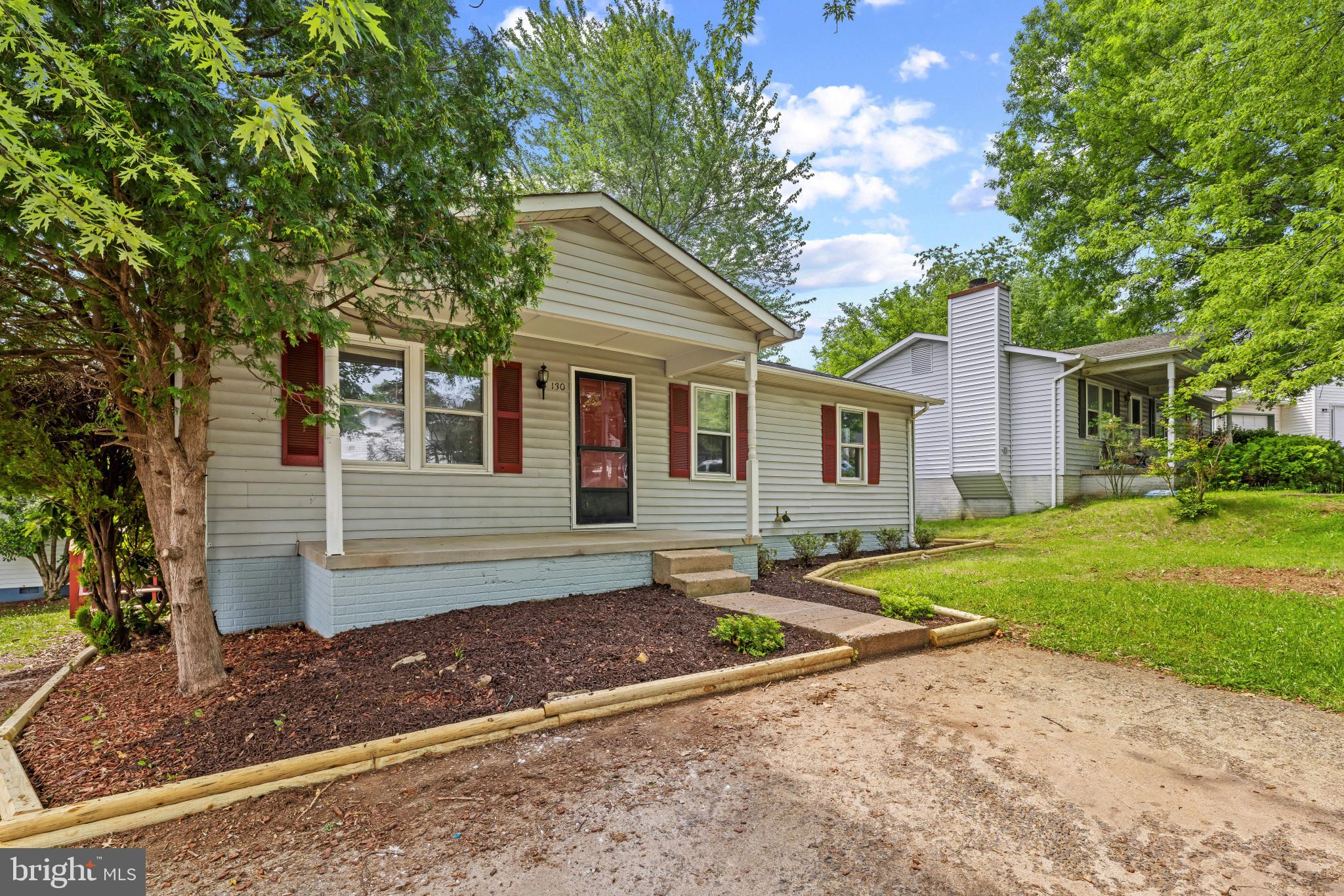 130 OAK VIEW DRIVE SE