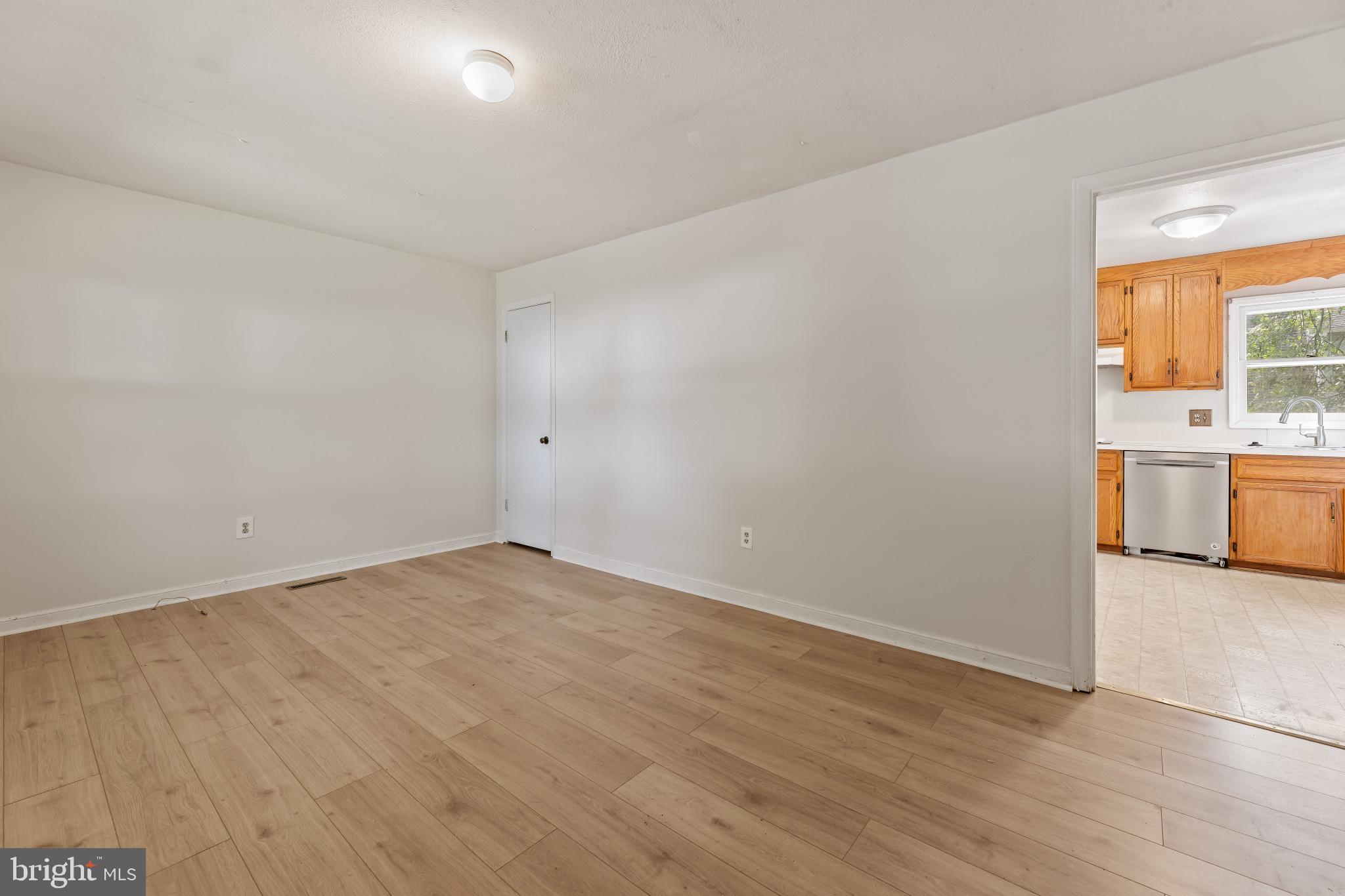 130 OAK VIEW DRIVE SE