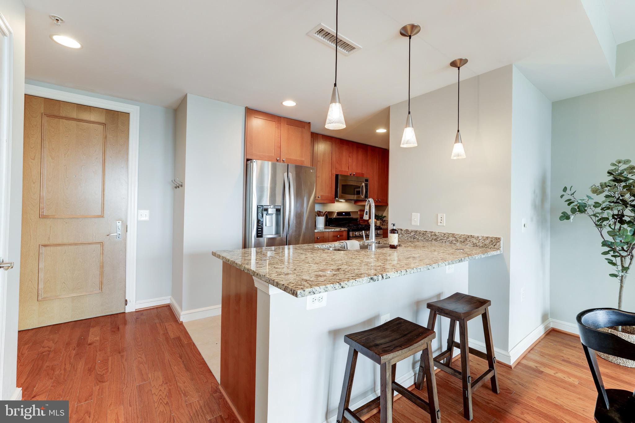 MIDTOWN AT RESTON TOWN CENTER - Residential