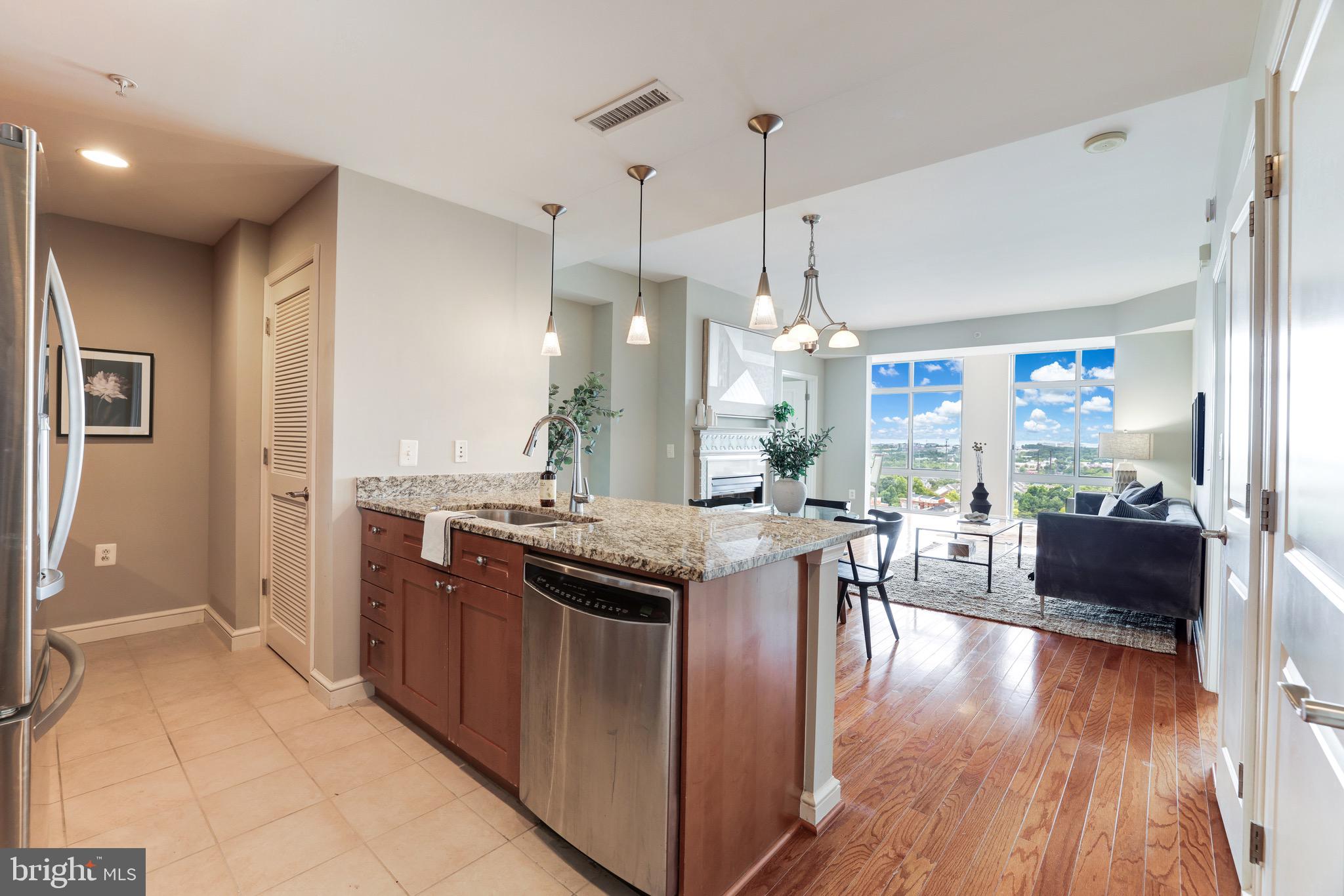 MIDTOWN AT RESTON TOWN CENTER - Residential