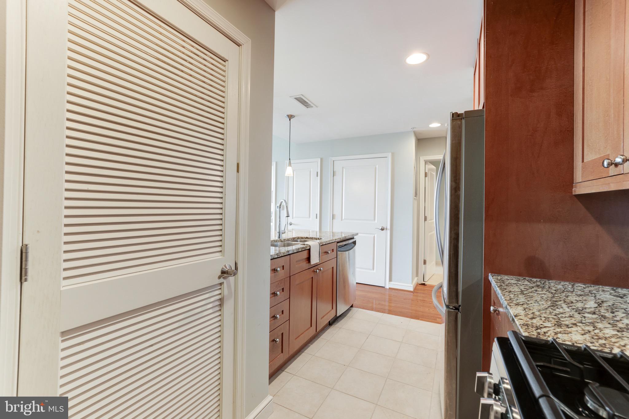 MIDTOWN AT RESTON TOWN CENTER - Residential