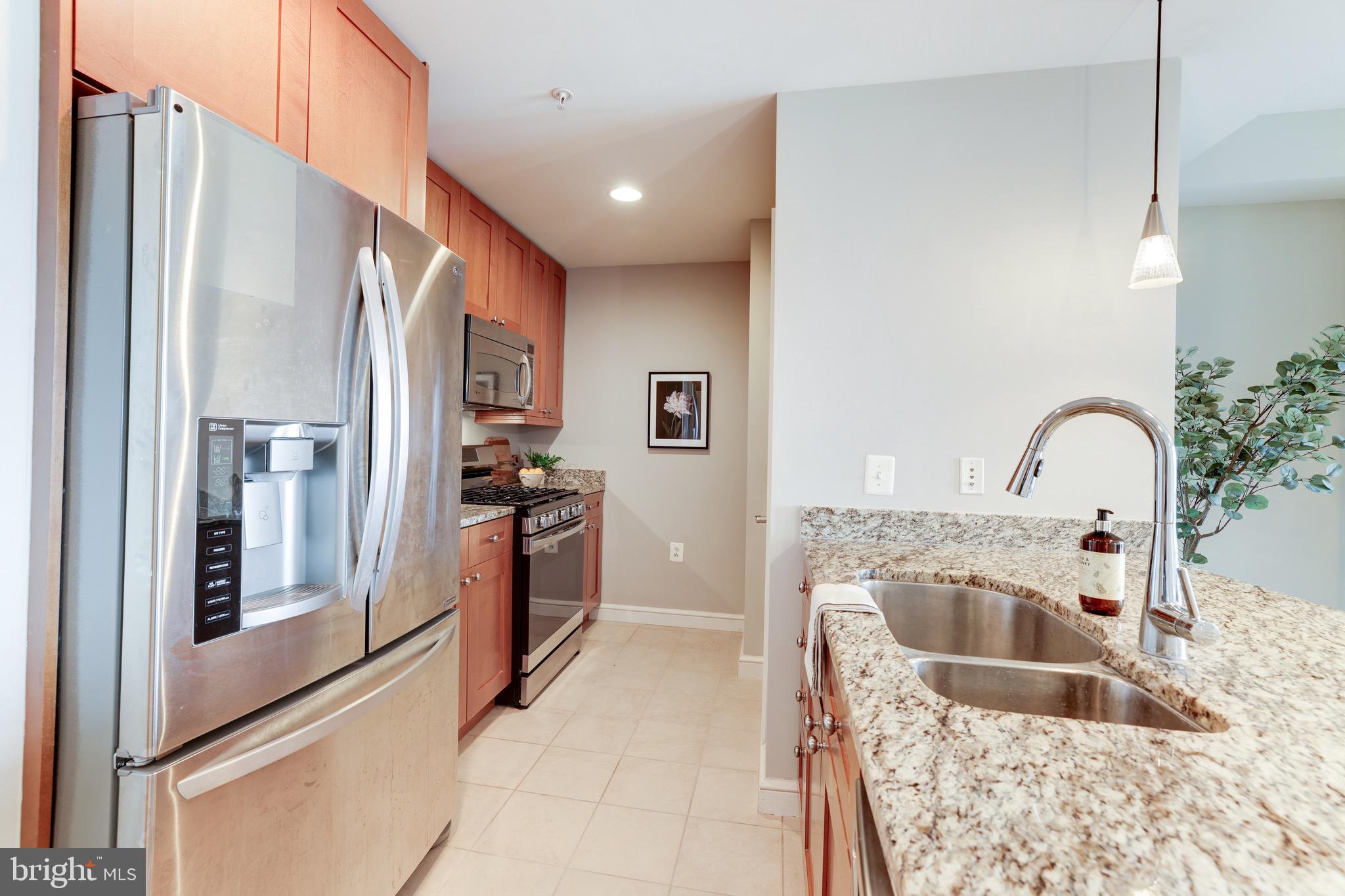 MIDTOWN AT RESTON TOWN CENTER - Residential