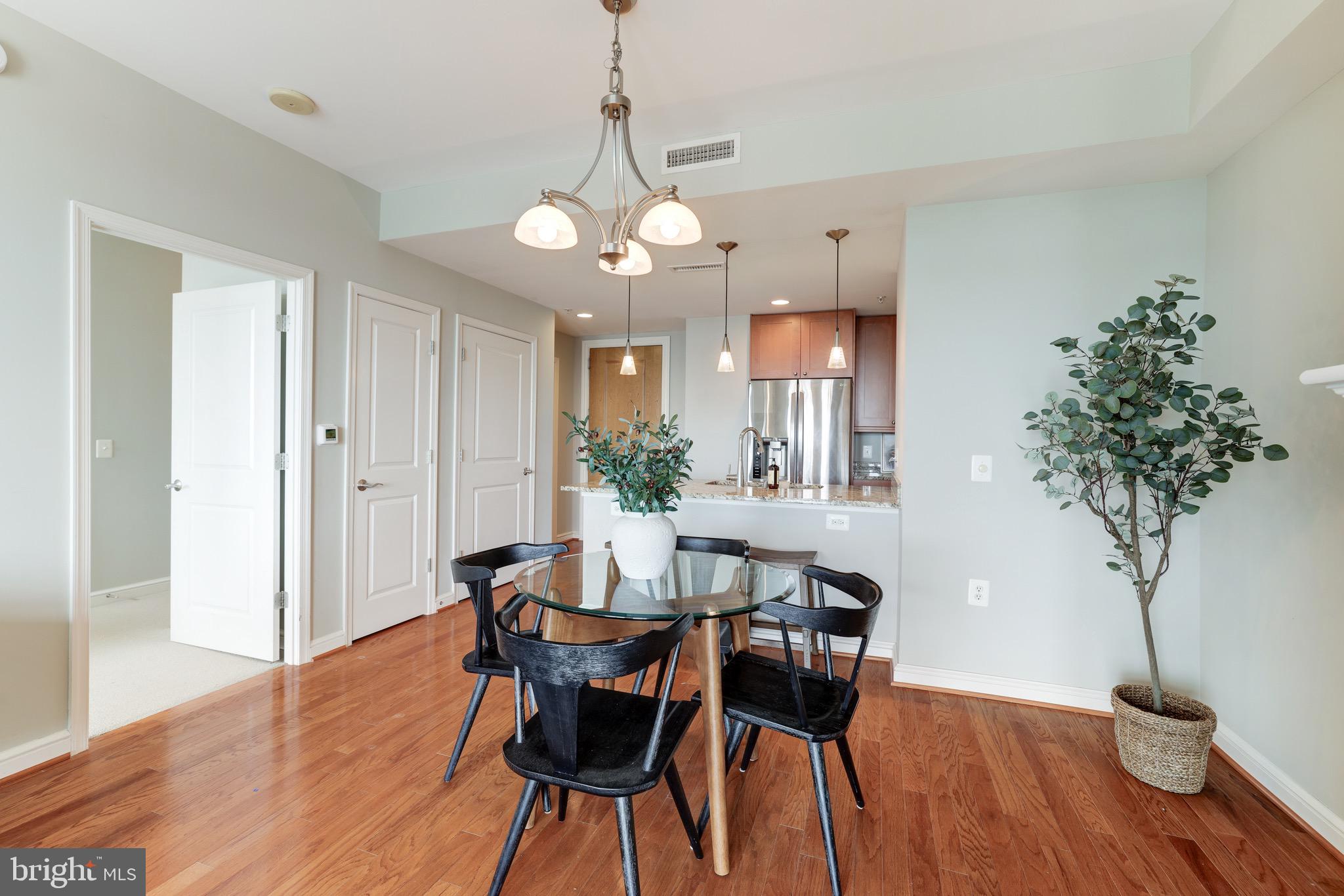 MIDTOWN AT RESTON TOWN CENTER - Residential