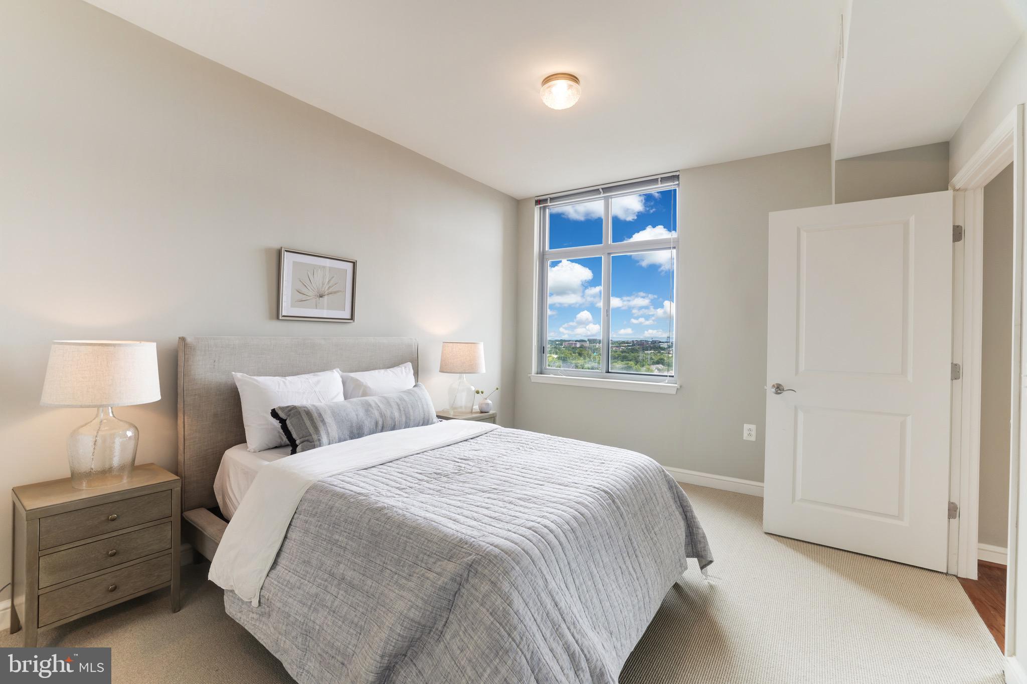 MIDTOWN AT RESTON TOWN CENTER - Residential