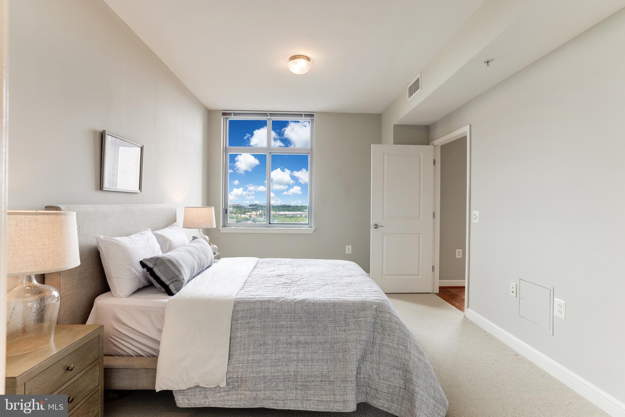 MIDTOWN AT RESTON TOWN CENTER - Residential