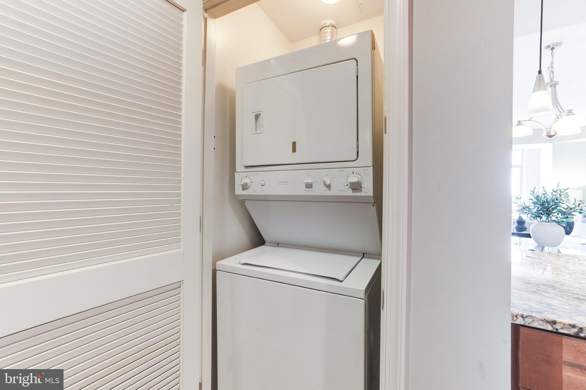 MIDTOWN AT RESTON TOWN CENTER - Residential