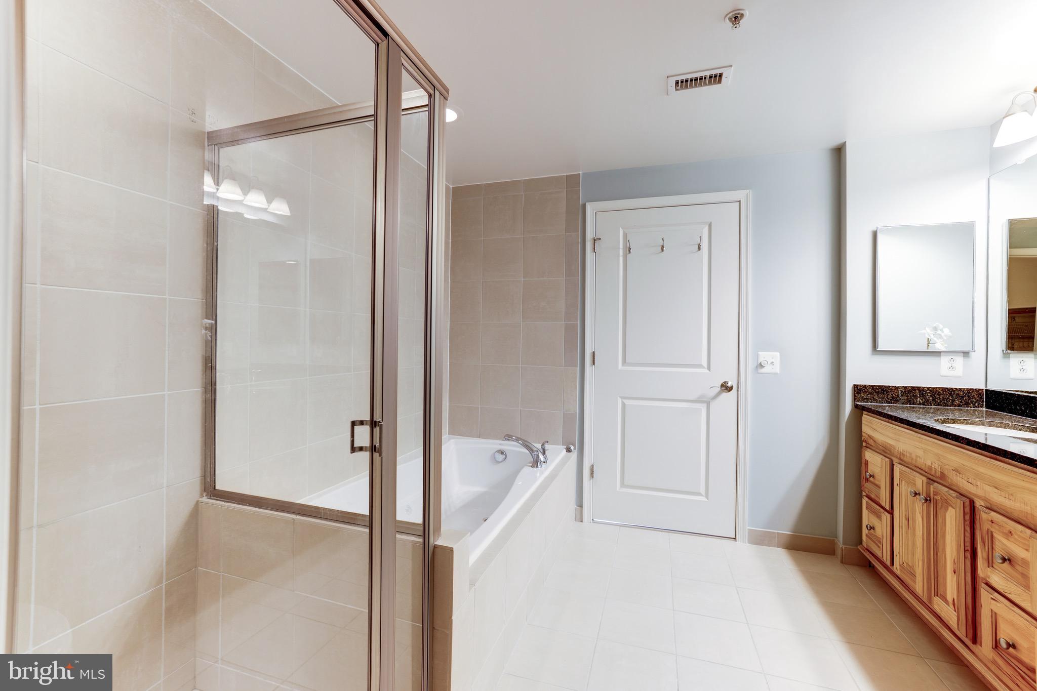 MIDTOWN AT RESTON TOWN CENTER - Residential