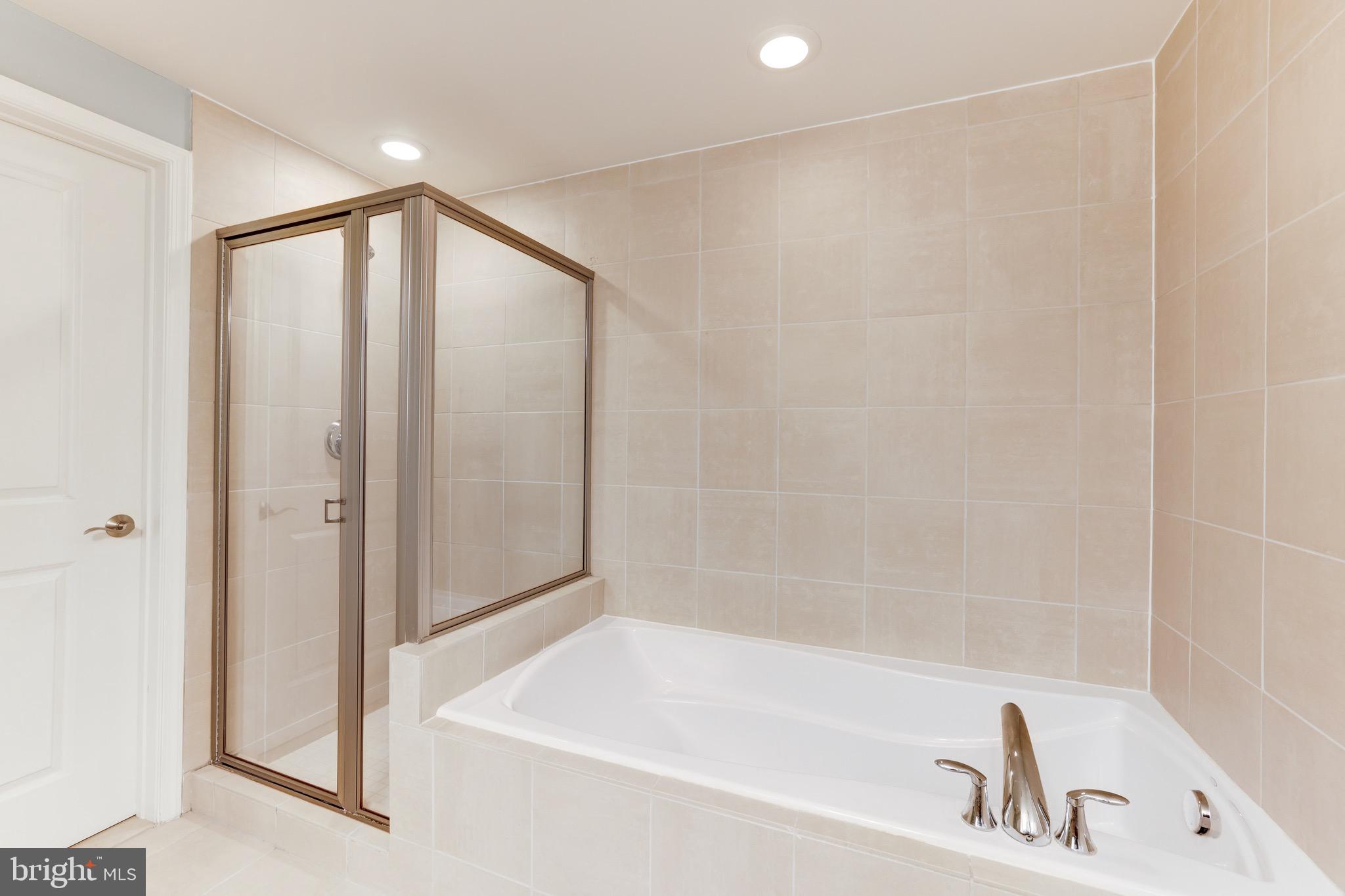 MIDTOWN AT RESTON TOWN CENTER - Residential