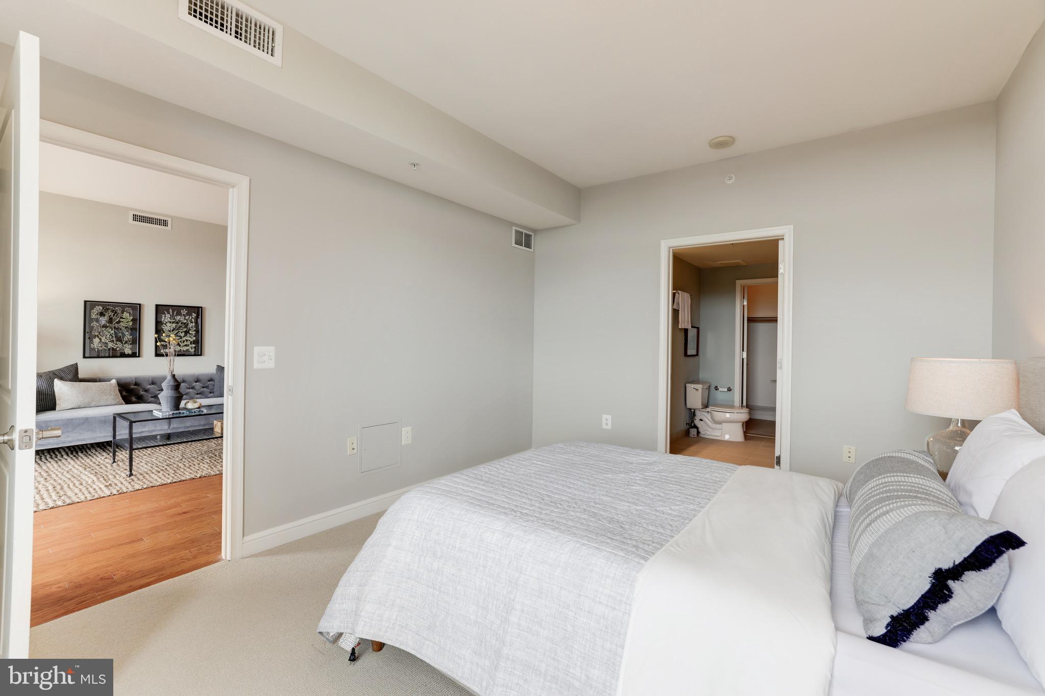 MIDTOWN AT RESTON TOWN CENTER - Residential