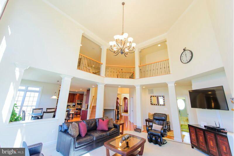 STONEWALL MANOR - Residential