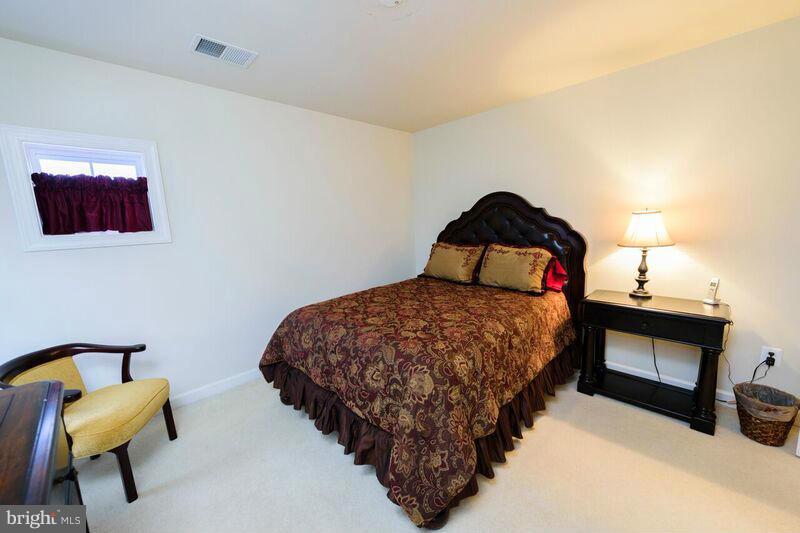 STONEWALL MANOR - Residential