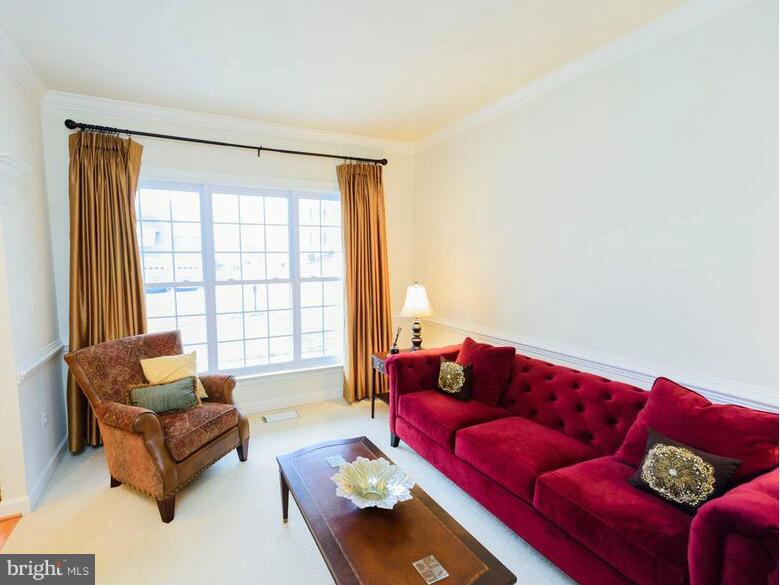 STONEWALL MANOR - Residential