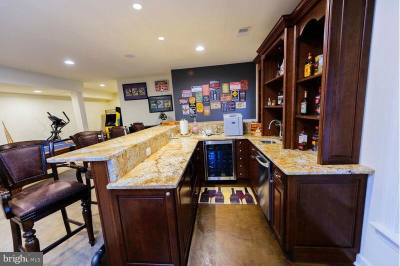 STONEWALL MANOR - Residential