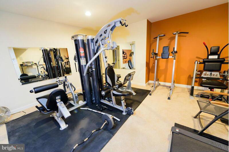 STONEWALL MANOR - Residential