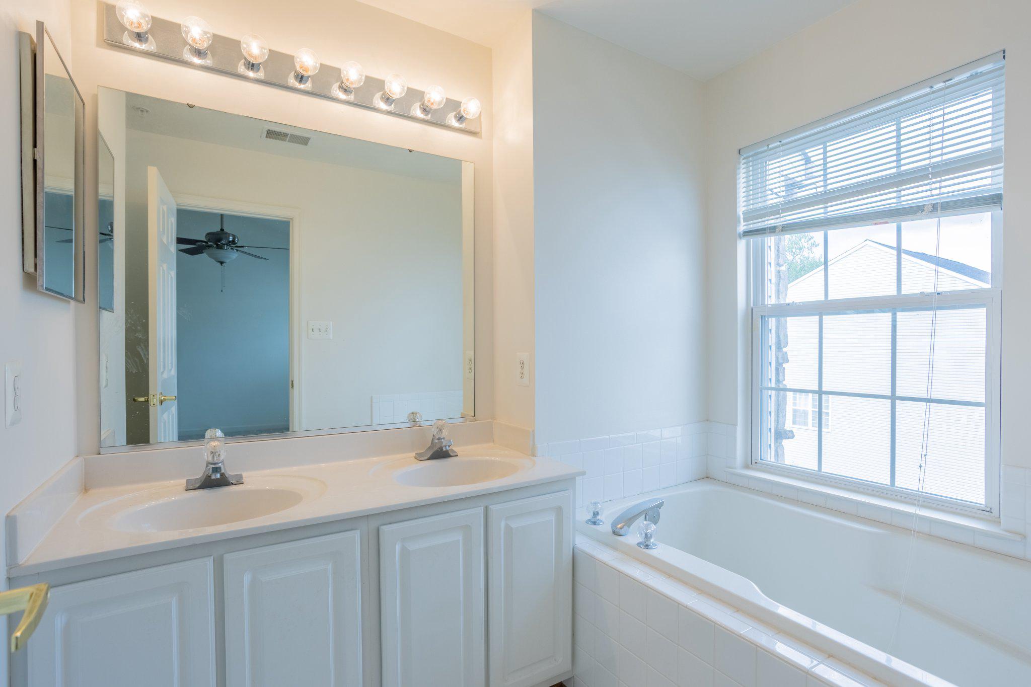 APPLEGATE NORTH - Residential