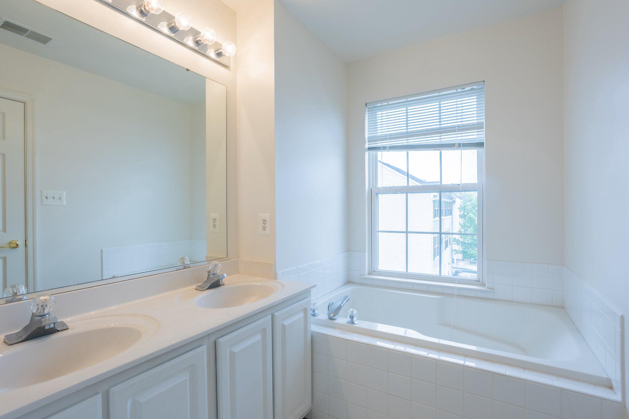 APPLEGATE NORTH - Residential