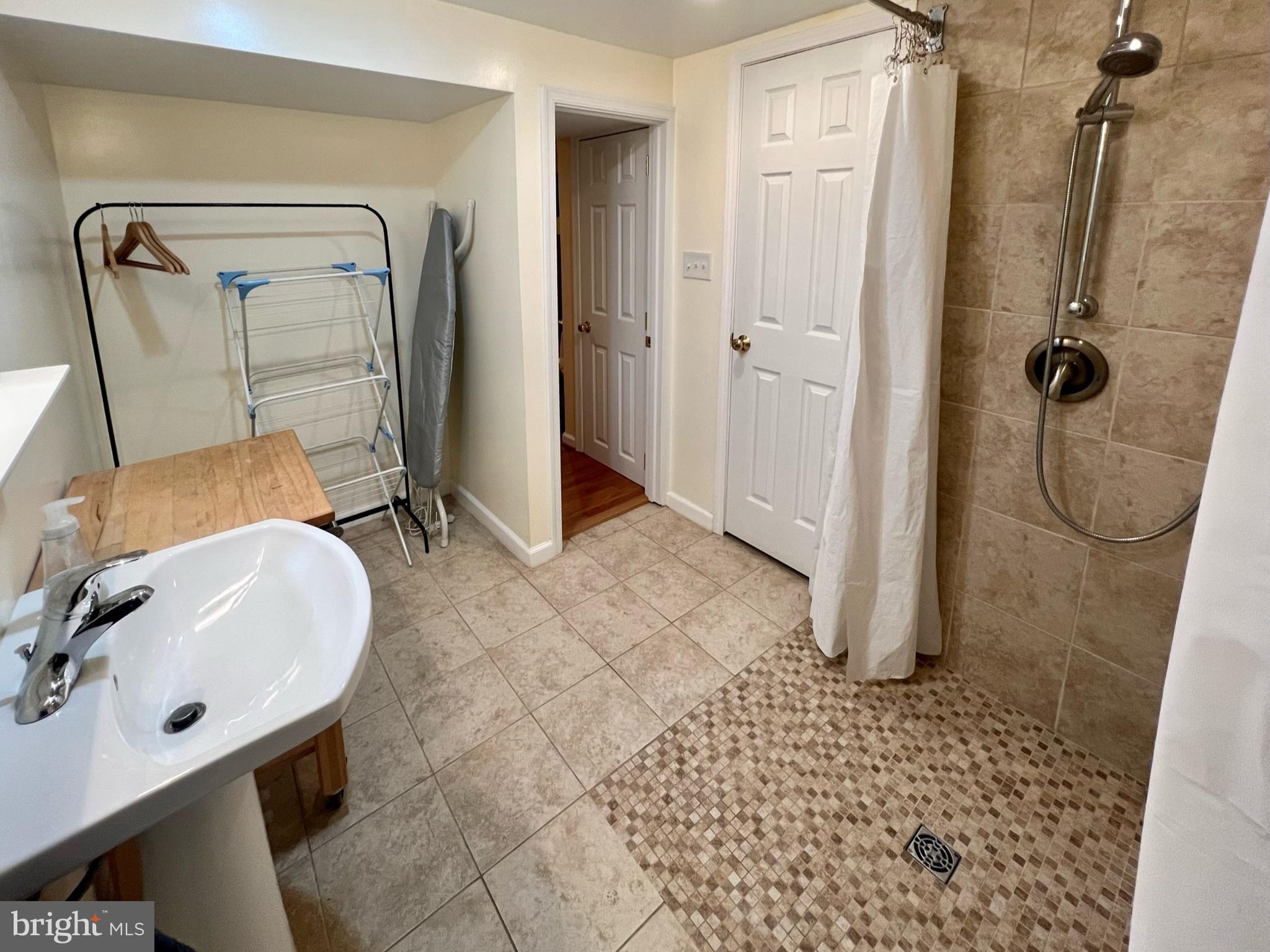 TAYLOR RUN - Residential Lease