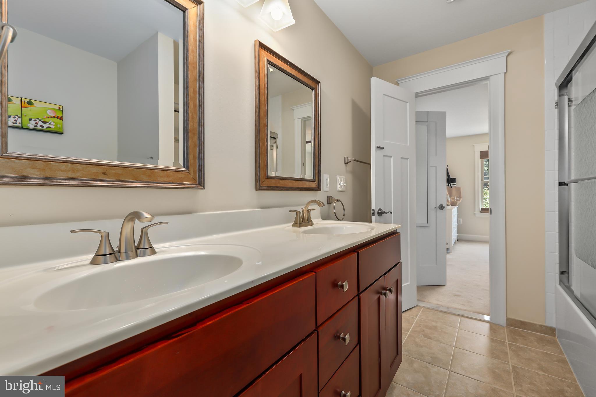 VIENNA WOODS - Residential