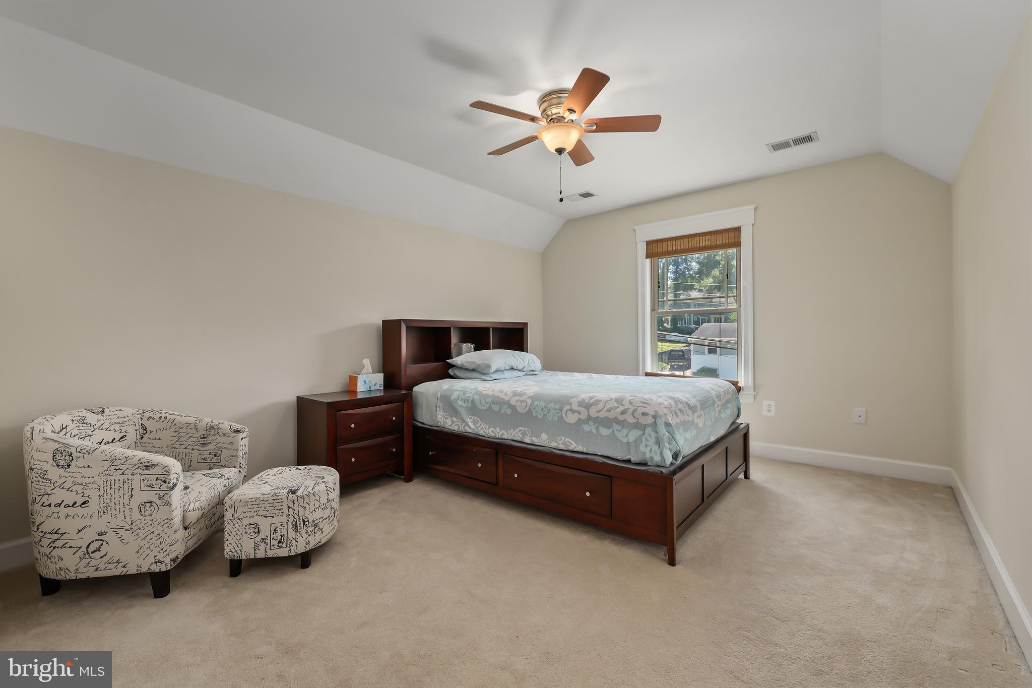 VIENNA WOODS - Residential