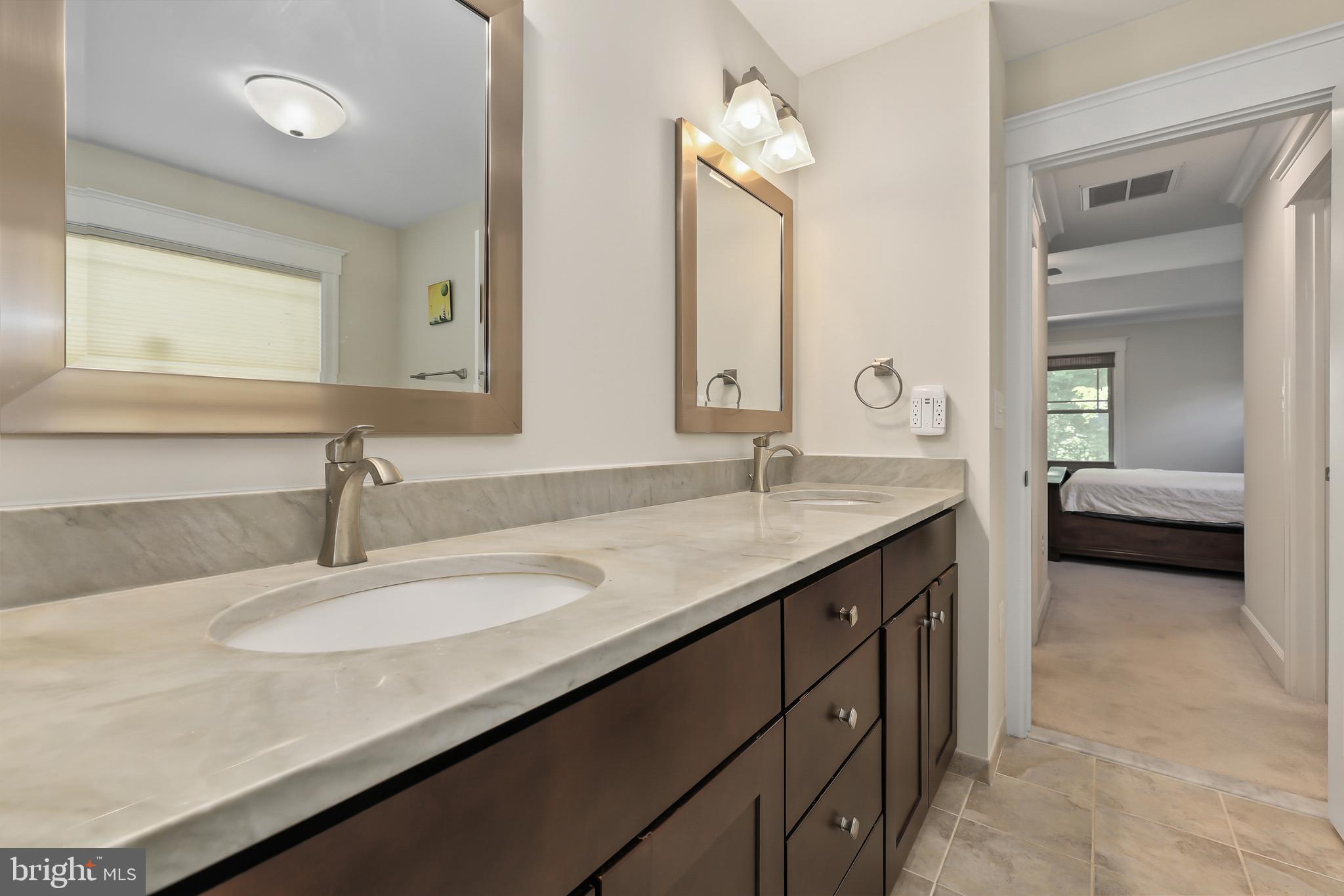 VIENNA WOODS - Residential